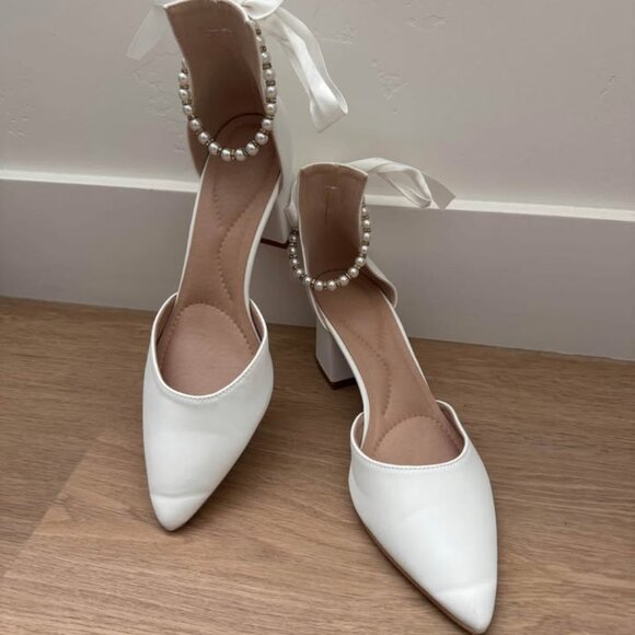 White block heels with pearl anklet - Size 9 - Picture 1 of 3